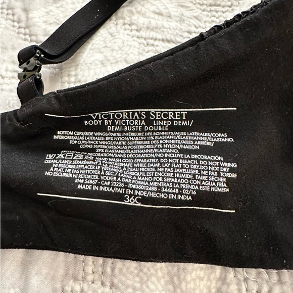 Victoria's Secret Body by Victoria Lined Demi Bra - Picture 4 of 4